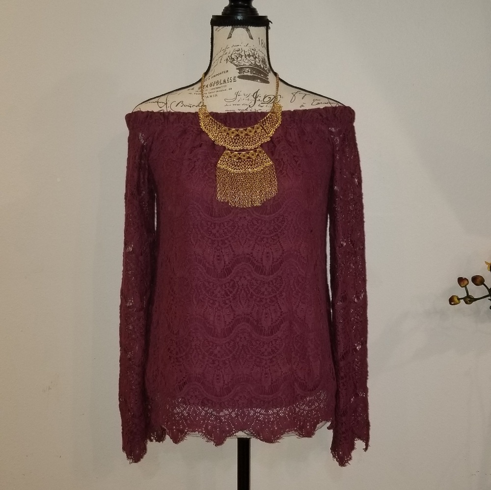 Womans off the shoulders laced blouse